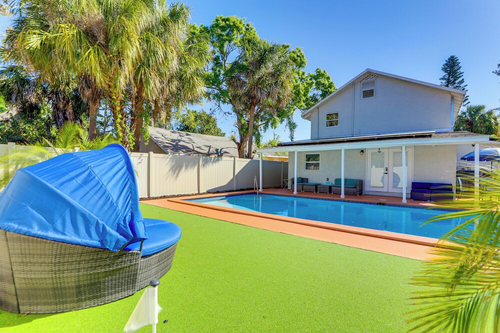 Saltwater Pool & Putting Green: Bradenton Oasis