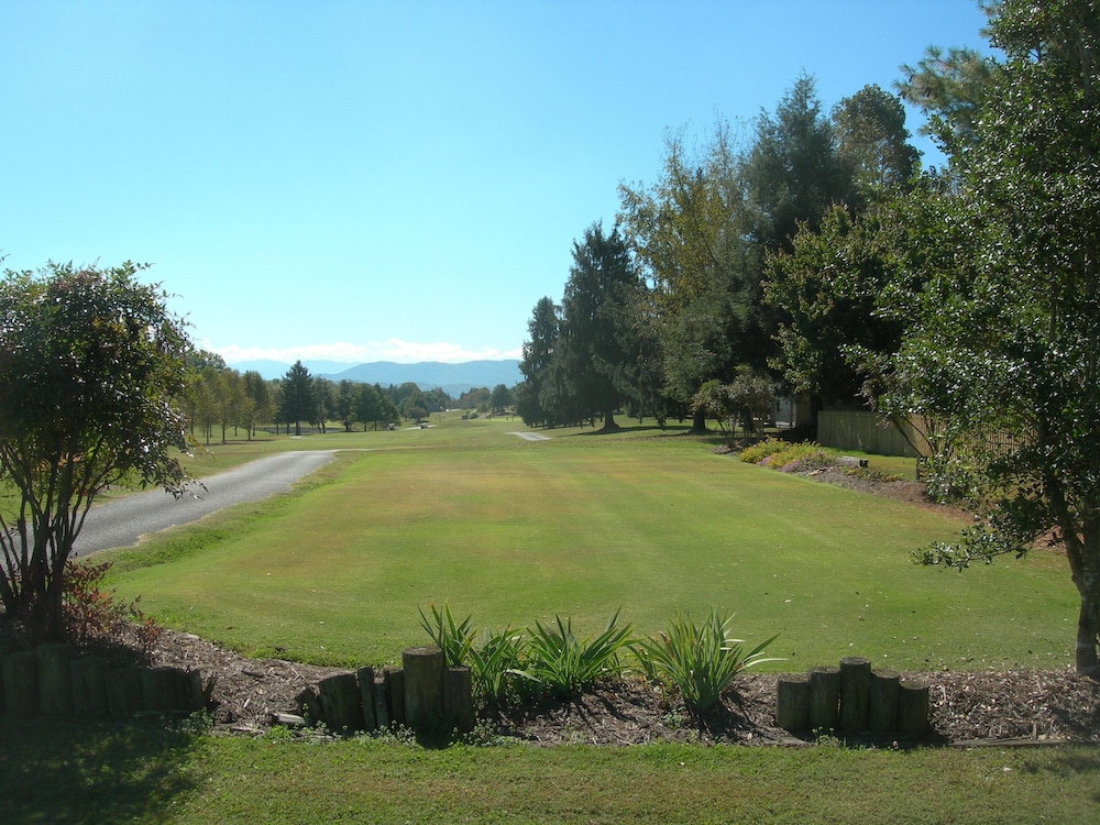 Baneberry Golf and Resort