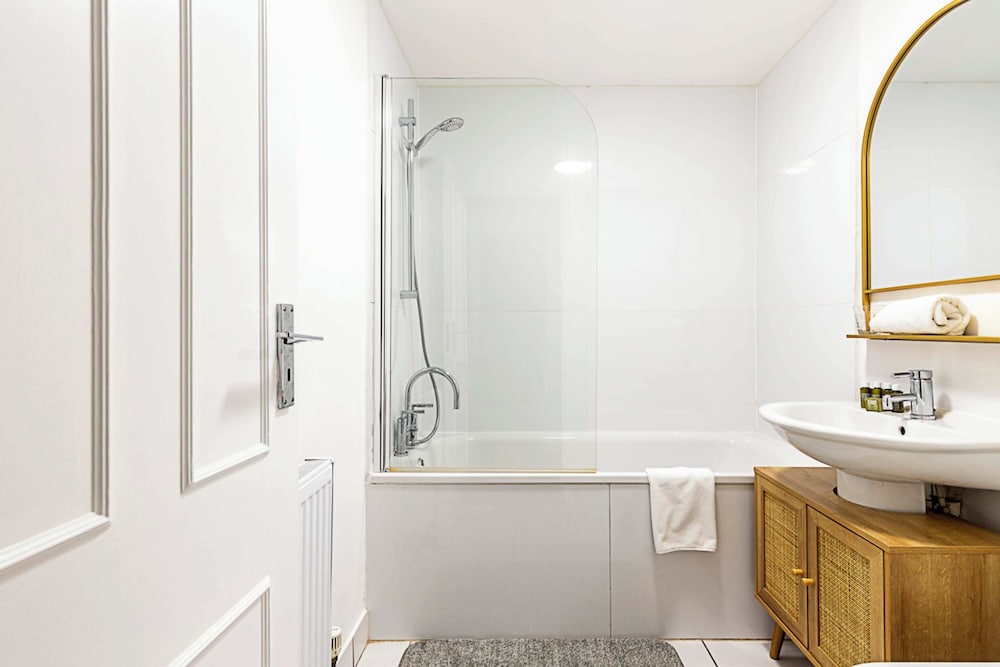 Charming Two-Bedroom Flat in West Hampstead