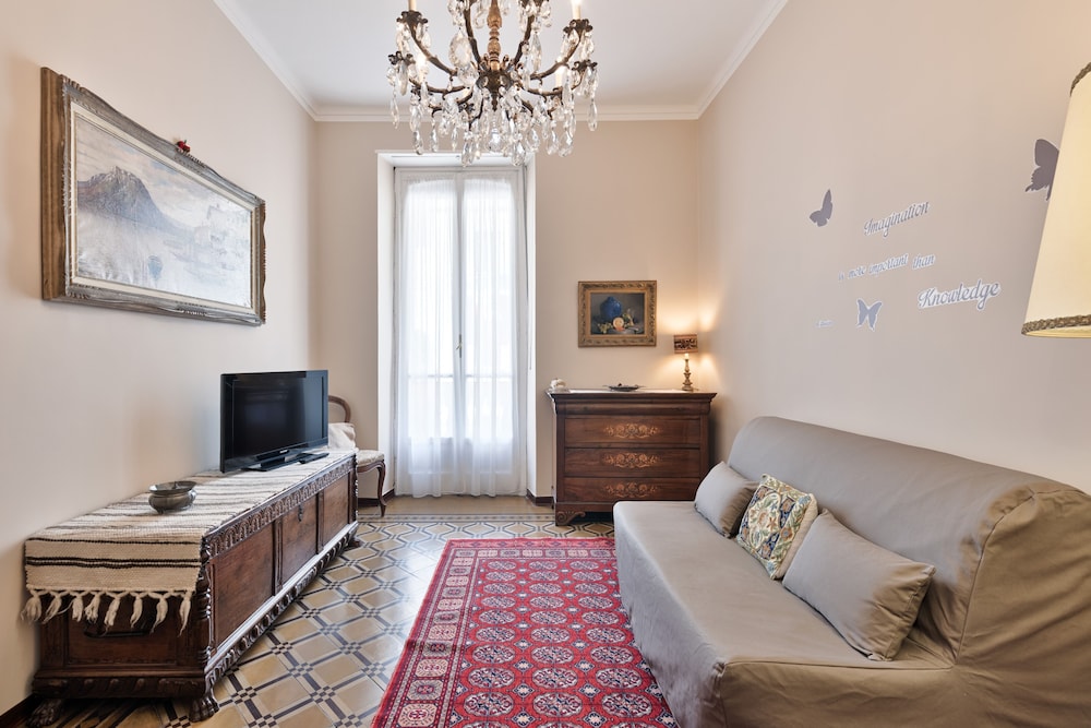 Vintage Flat Crocetta en Turin — hotel room