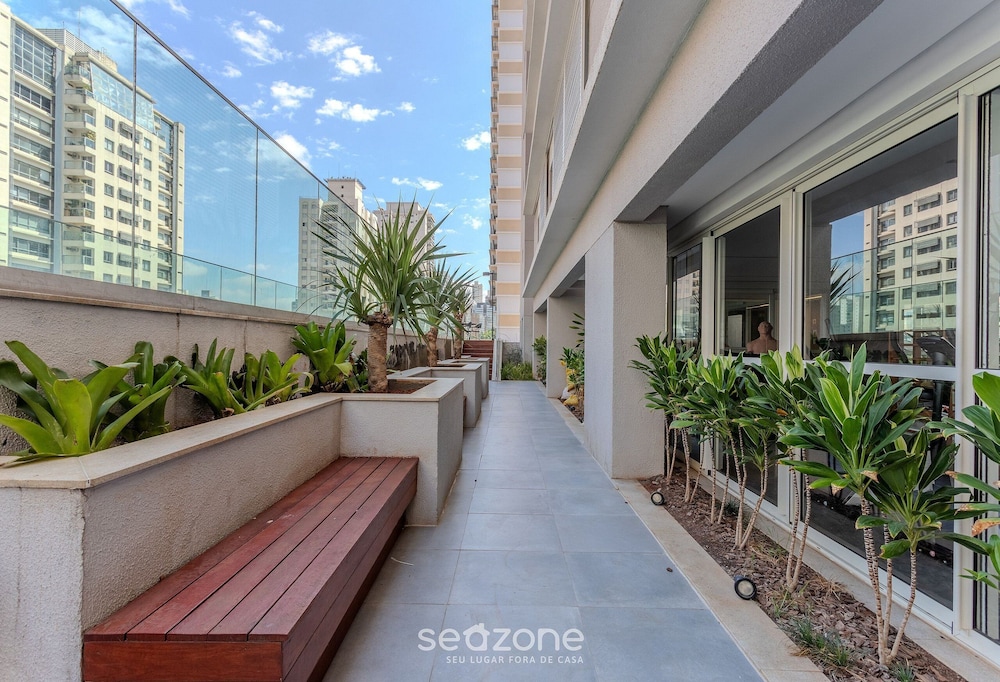 Studio w/ Pool Near Morumbi Shopping Mall Jbn0043