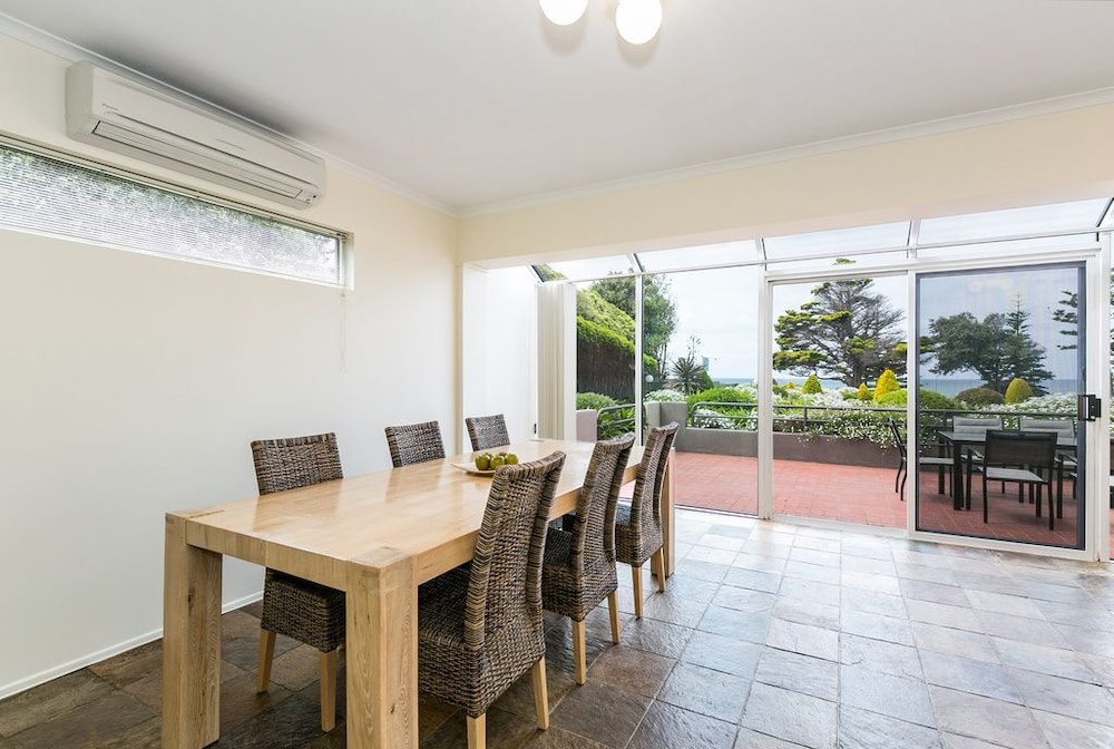 Two Bays Apartments