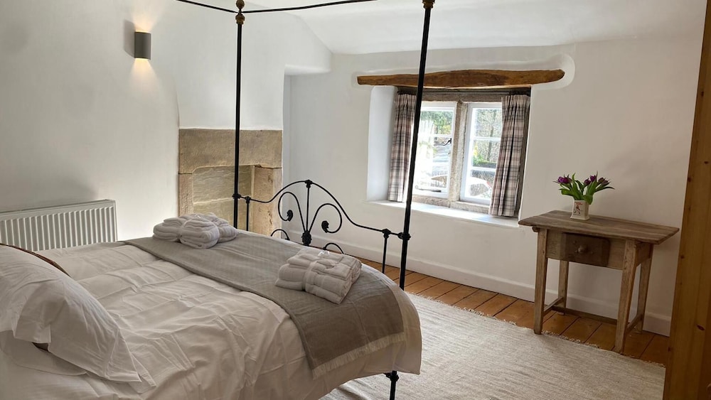 Beautiful Peak District Cottage With Hot Tub view 3