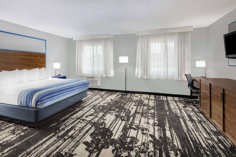 AmericInn by Wyndham Pella view 5