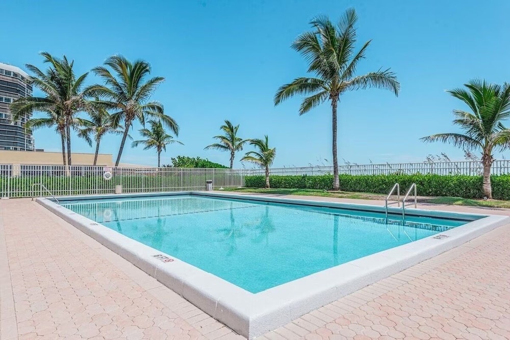 404 On Hutchinson Island