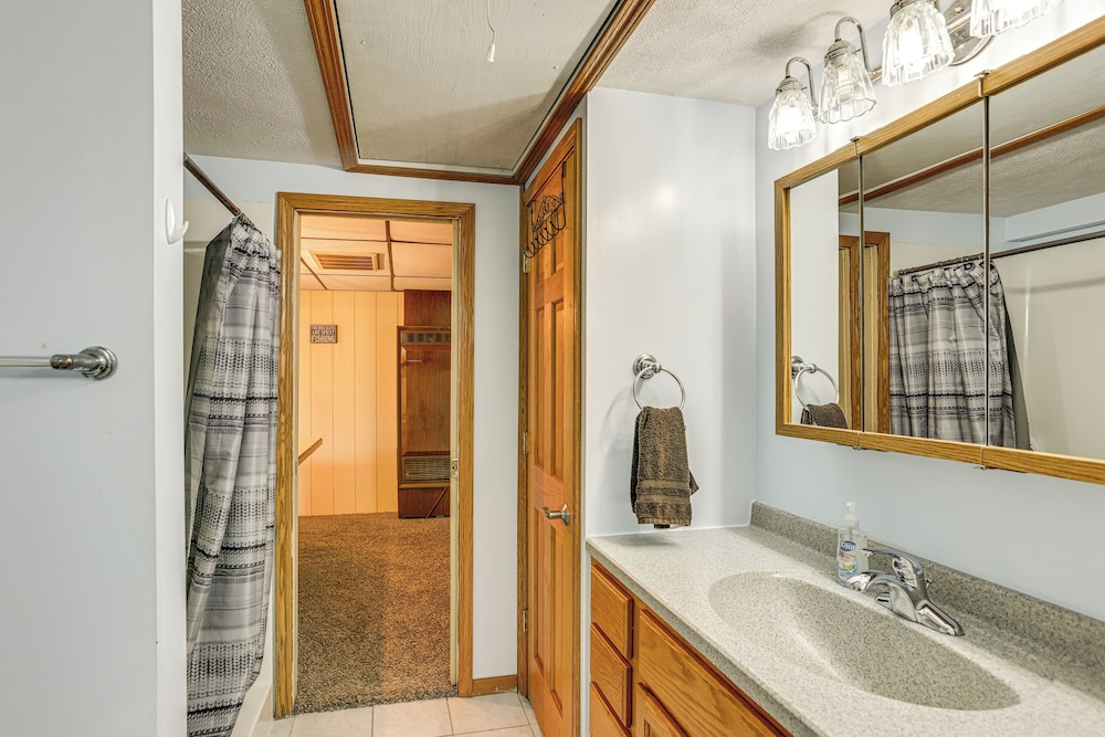 Lakefront Home w/ Deck: Central Michigan Escape!