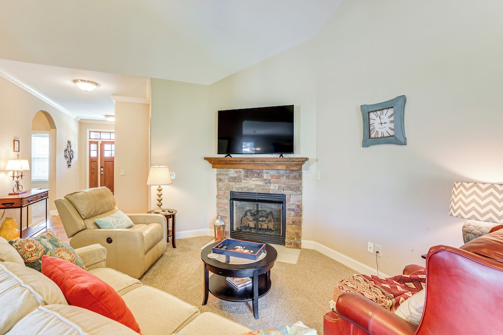 Stay at Jos Taylor Retreat: 9 Mi to Greenville!