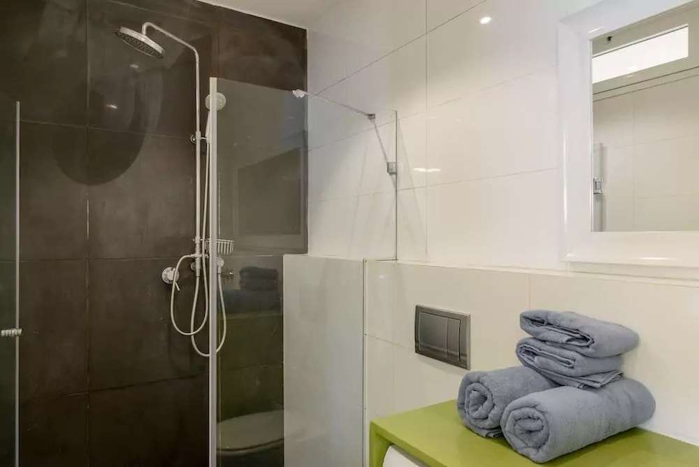 2Rooms Perfect Location 1Min to Beach