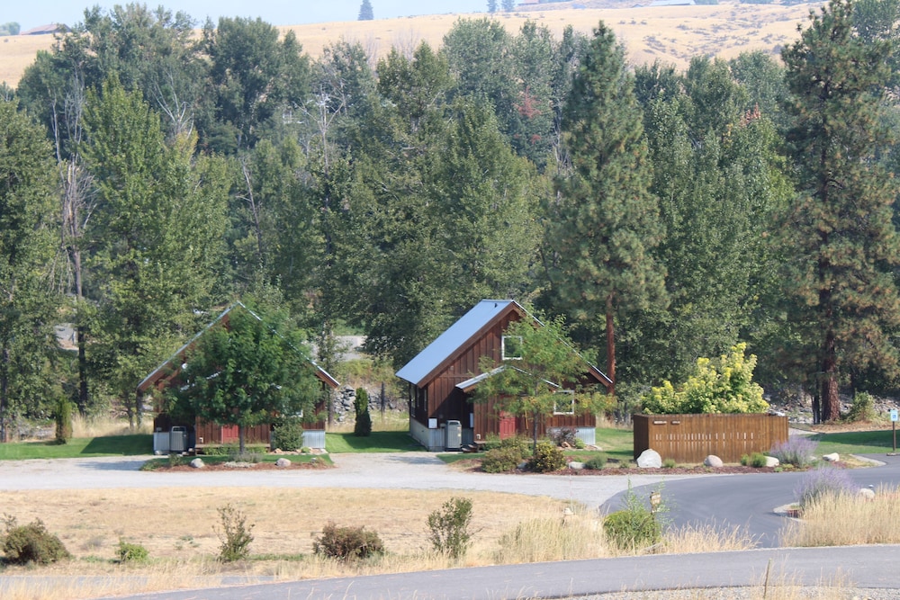 Methow River Lodge & Cabins