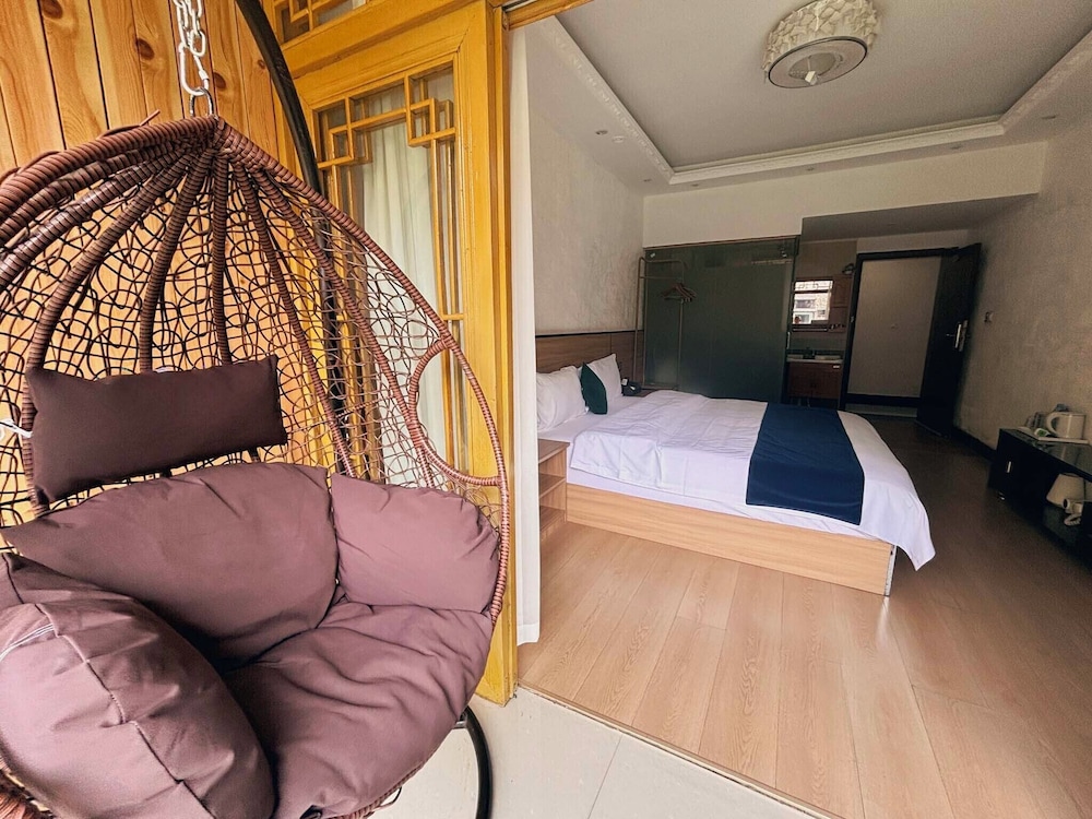 Fenghuang Oldtown Fuyuan Riverside Hotel