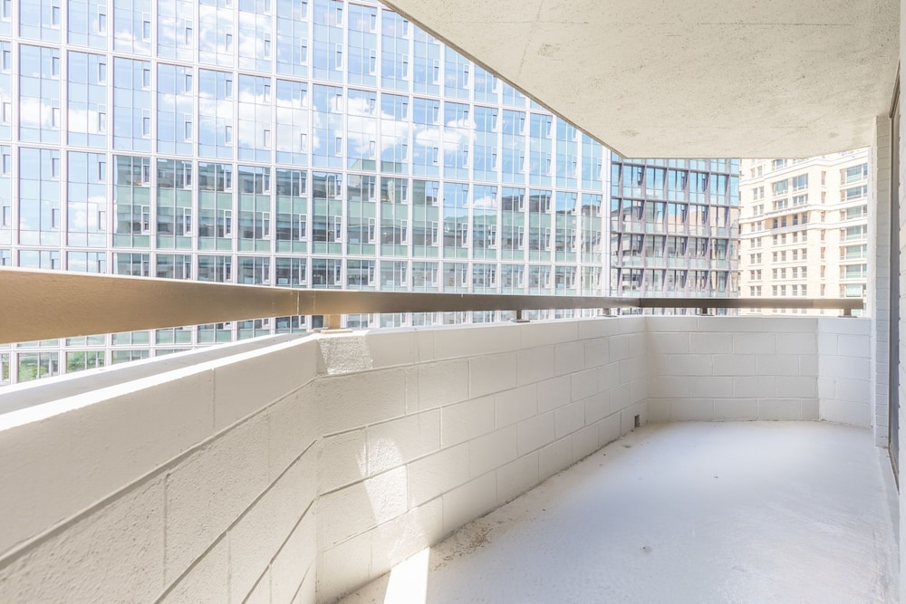 Elegant 2BR Apartment Minutes From DC