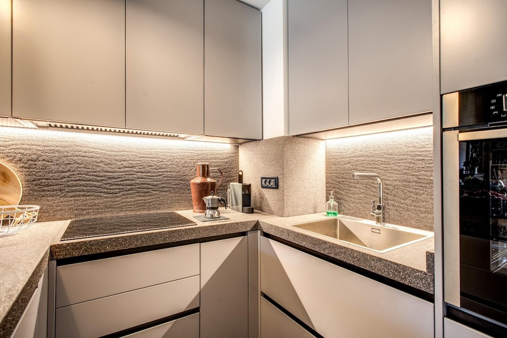 Wonderful Apartment With Balcony in Piazza Margana
