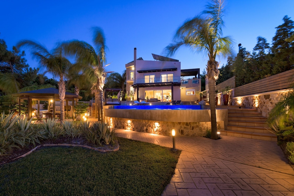 Quinn Hill Luxury Villa