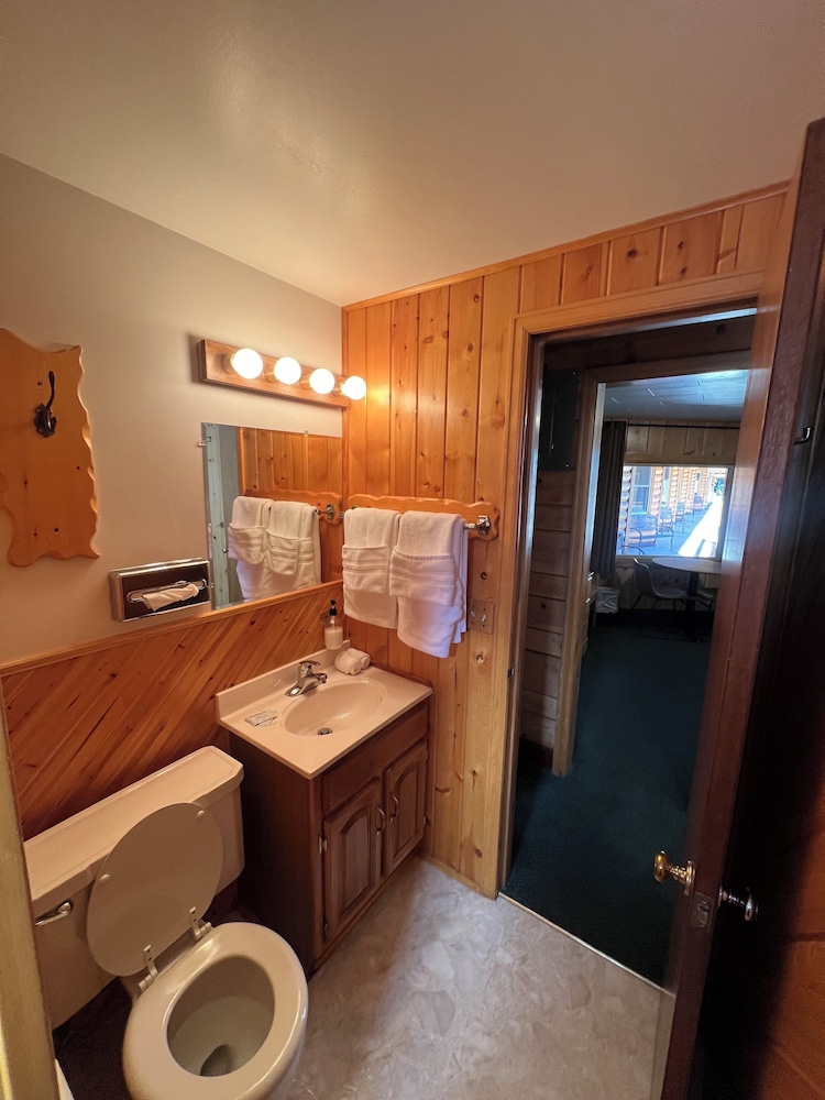 Lone Eagle Lodge - Property Image 1