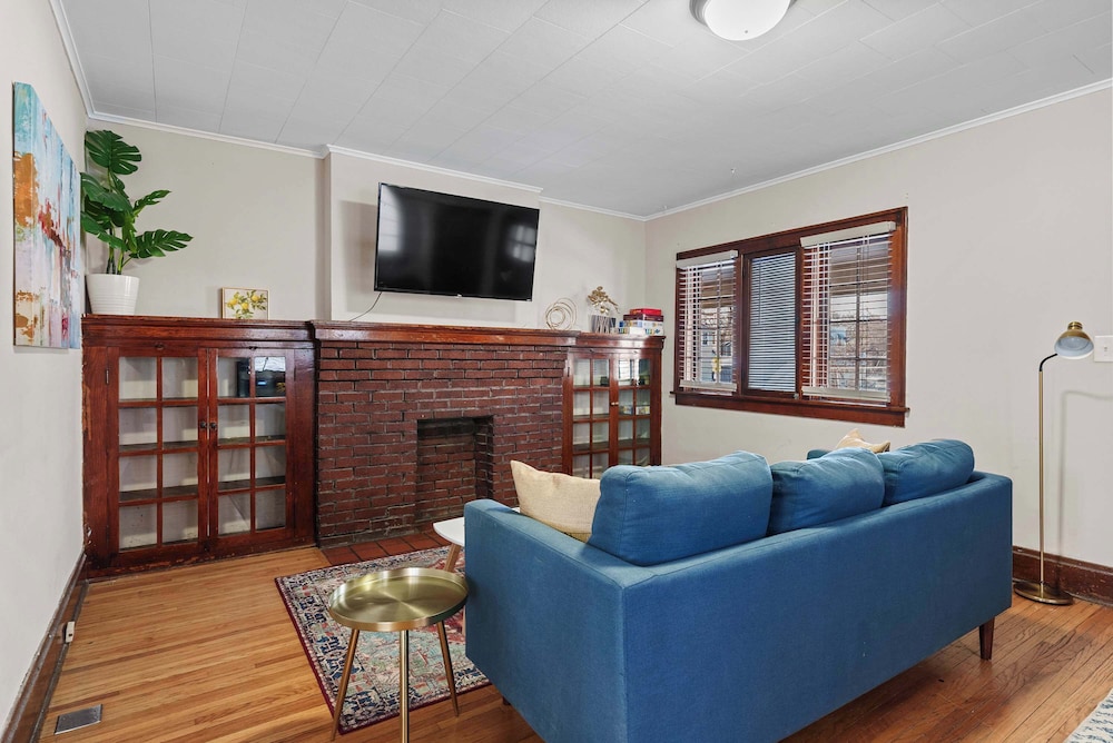 Tibet Twins Suites For 12!