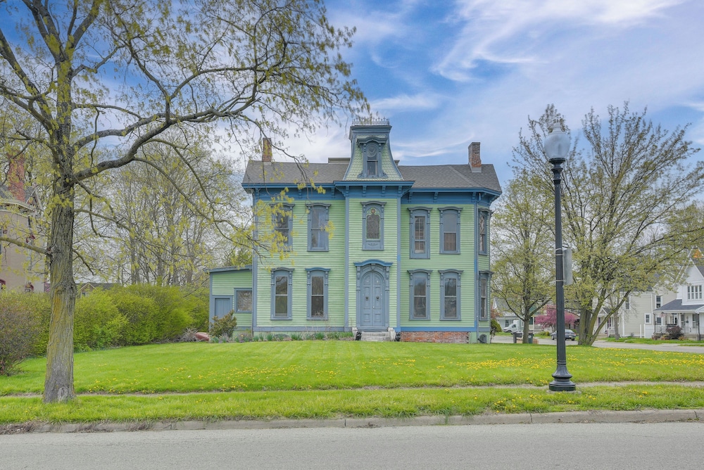 Family Home Near Franklin Historic District