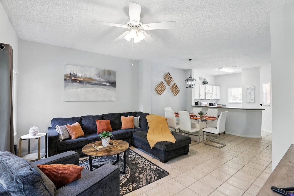 Disney Charm, Steps From Pool and Clubhouse!