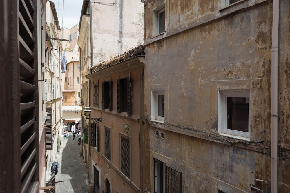 Campo De' Fiori Apartments