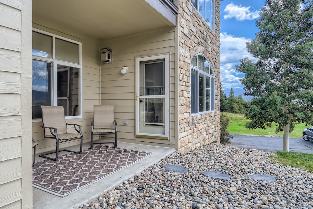 New Listing! Beautiful Frisco Condo With Lake Views! 2 Bedroom Condo by RedAwning
