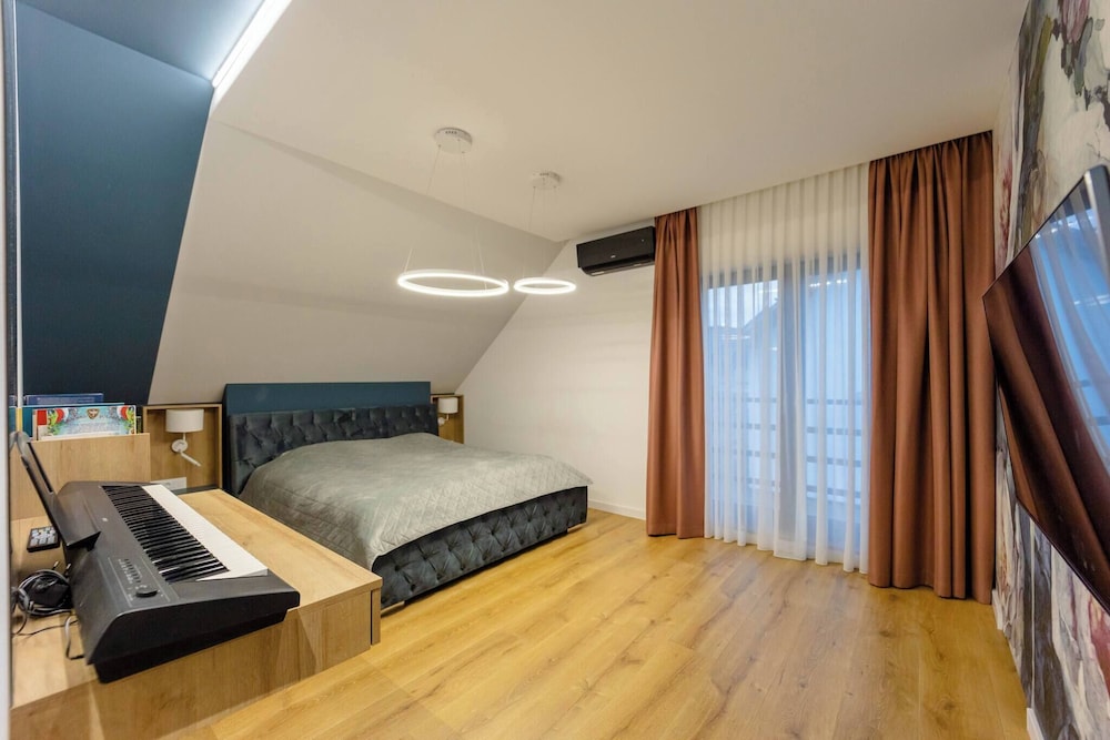 Luxurious Villa With Pool Near Energylandiai