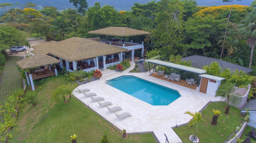 Hotel Ocean Breeze - Image 1