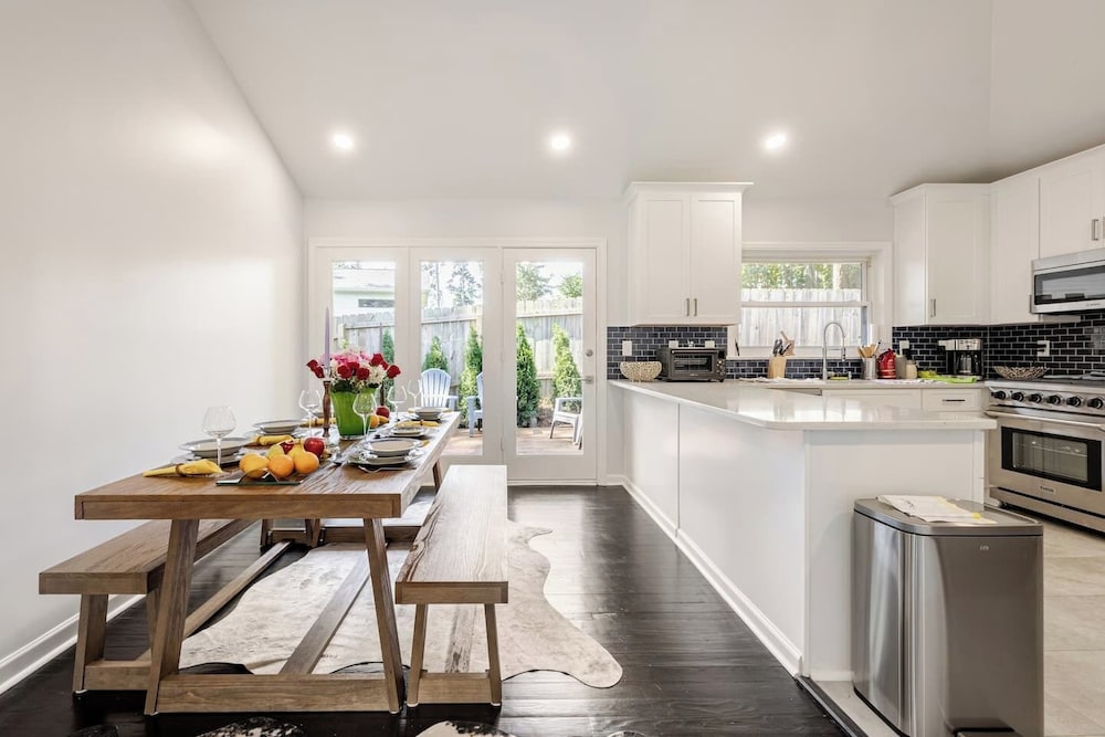 Stylish Comfort Modern Chef Kitchen 4 BR 2 Baths