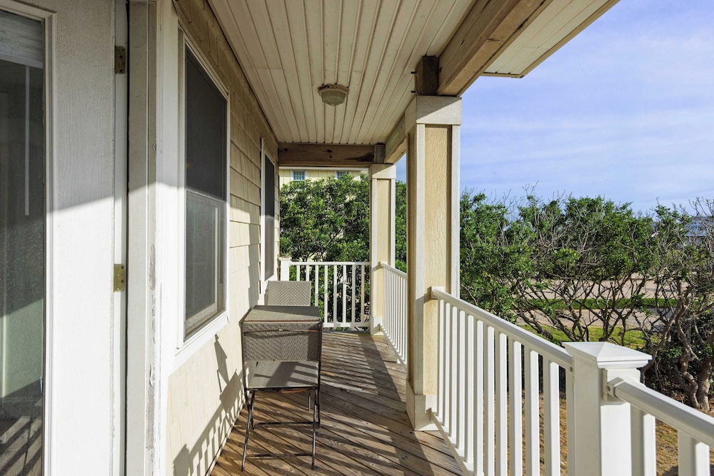 Sleeps 28 Beachfront w/ Pool, Hot Tub, Game Room Atlantic Watch by Avantstay