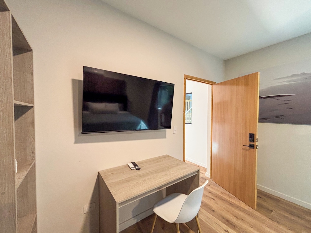 Lora Loca Inn