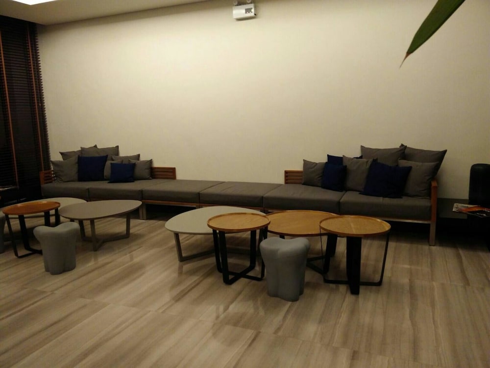 Luxury Large One Bedroom Seaview Serviced Apartment at Wongamat, Pattaya