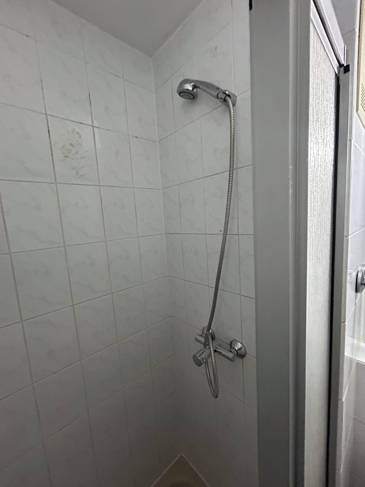 2-Rent Group Hostel Rooms AUB162