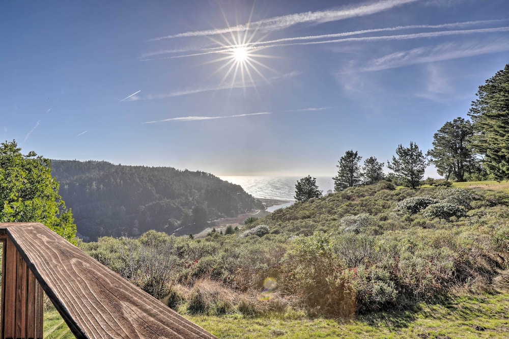 Romantic Ridgetop Escape w/ Hot Tub Near Mendocino view 4