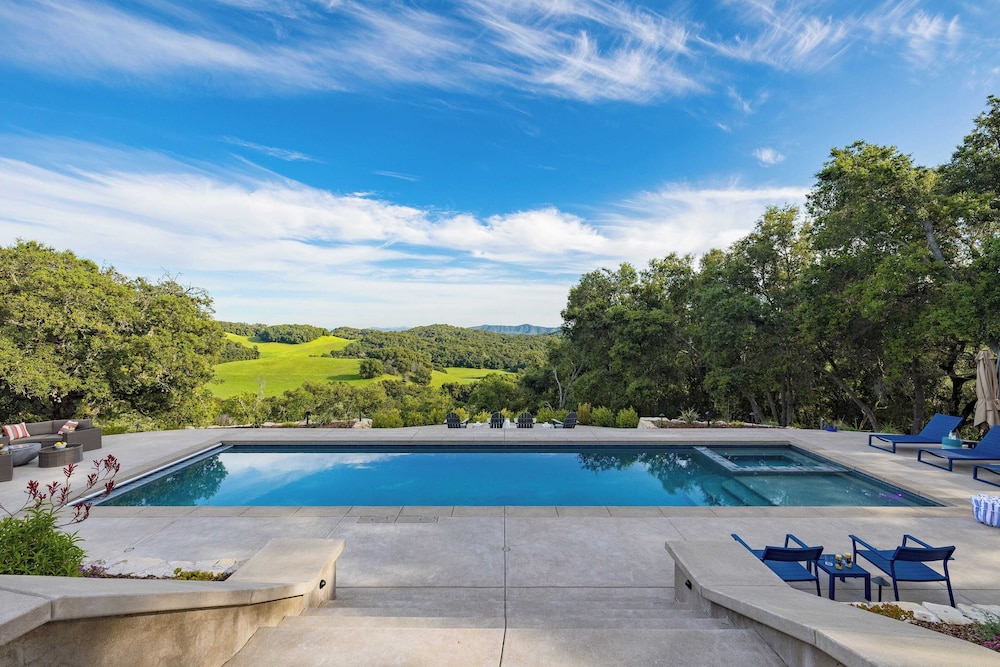 Rancho Robles by Avantstay Vineyard Villa w/ Views, Pool & Privacy