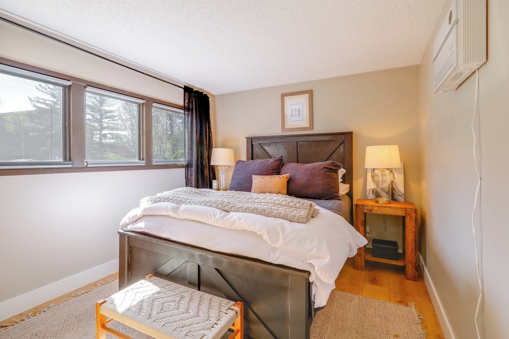 Townhome Near Dtwn Flagstaff: Grill, Golf & Relax!