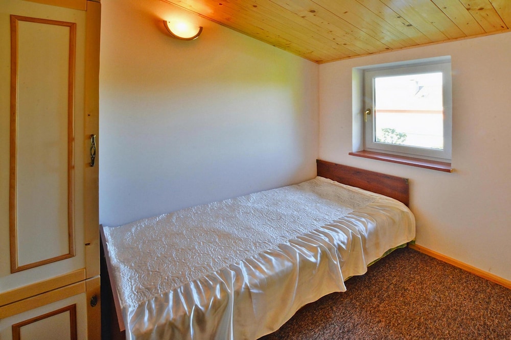 Holiday House With Garden in Dabrowica