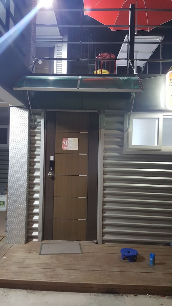 Ninano Guesthouse - Hostel