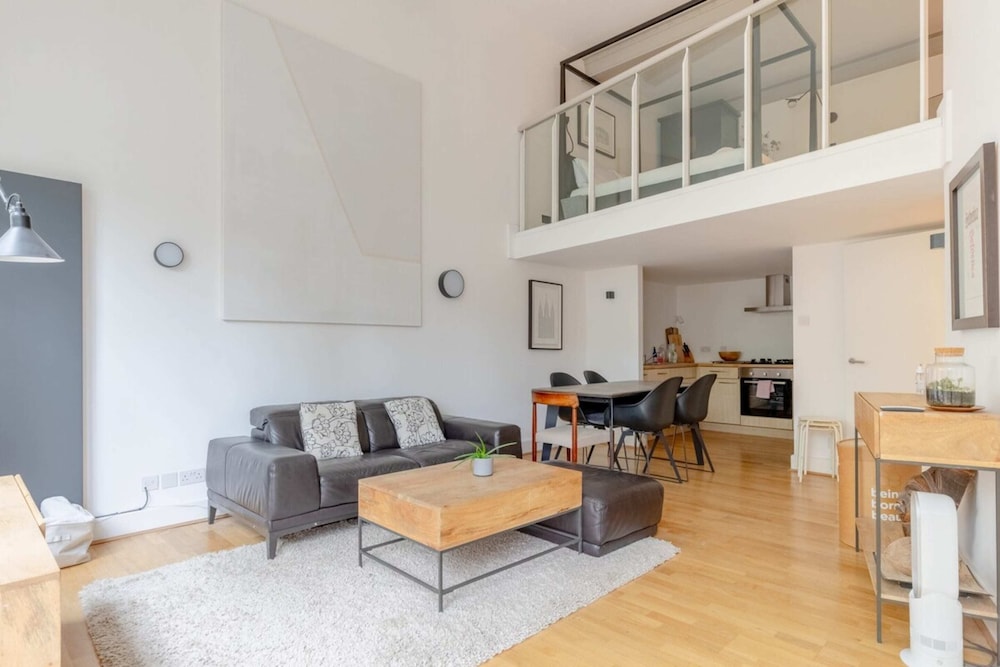Chic 1BD Maisonette W/hot Tub, King's Cross!
