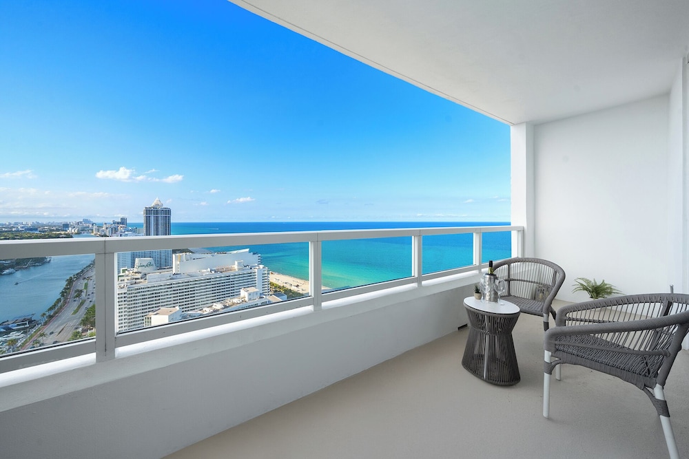 Luxury Vacation Rentals at Fontainebleau Miami Beach by LRMB