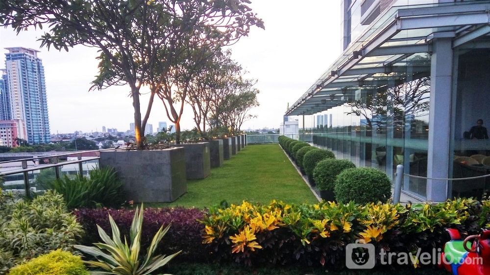 Spacious and Comfy Big Studio Apartment at Kemang Mansion