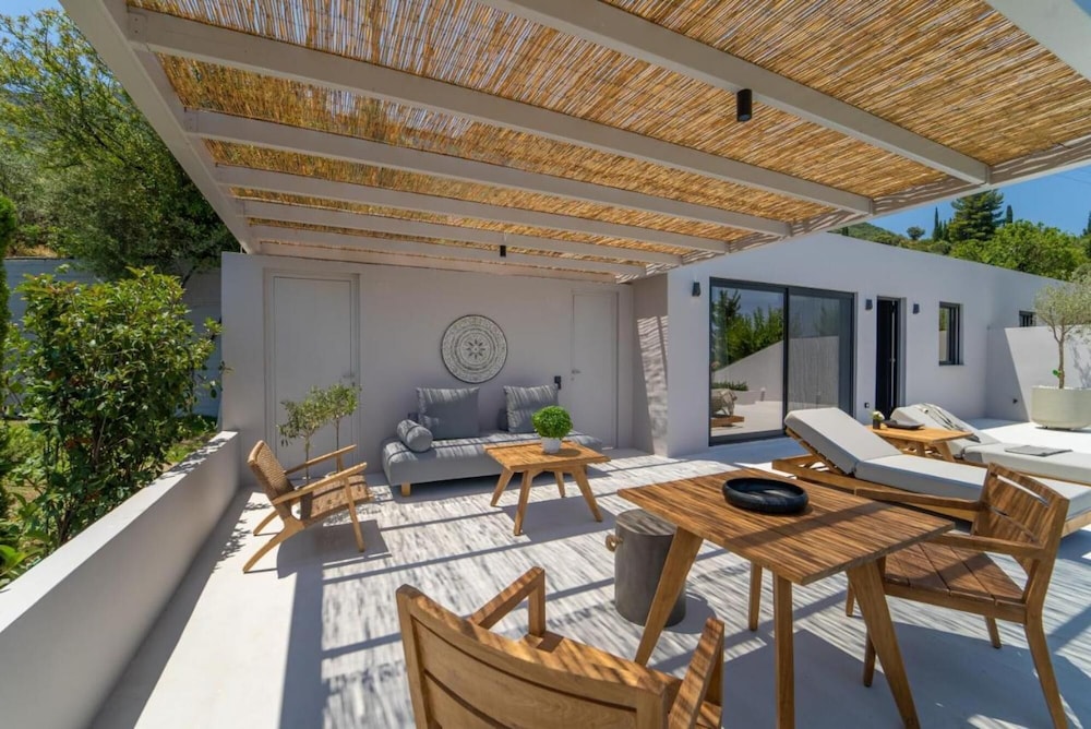Cavalier Suites Nikiana Lefkada AV Properties view 2