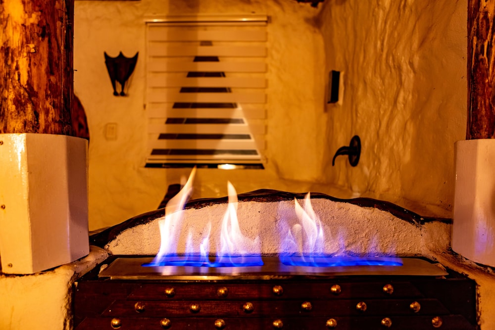 HOBBIT HOTEL
