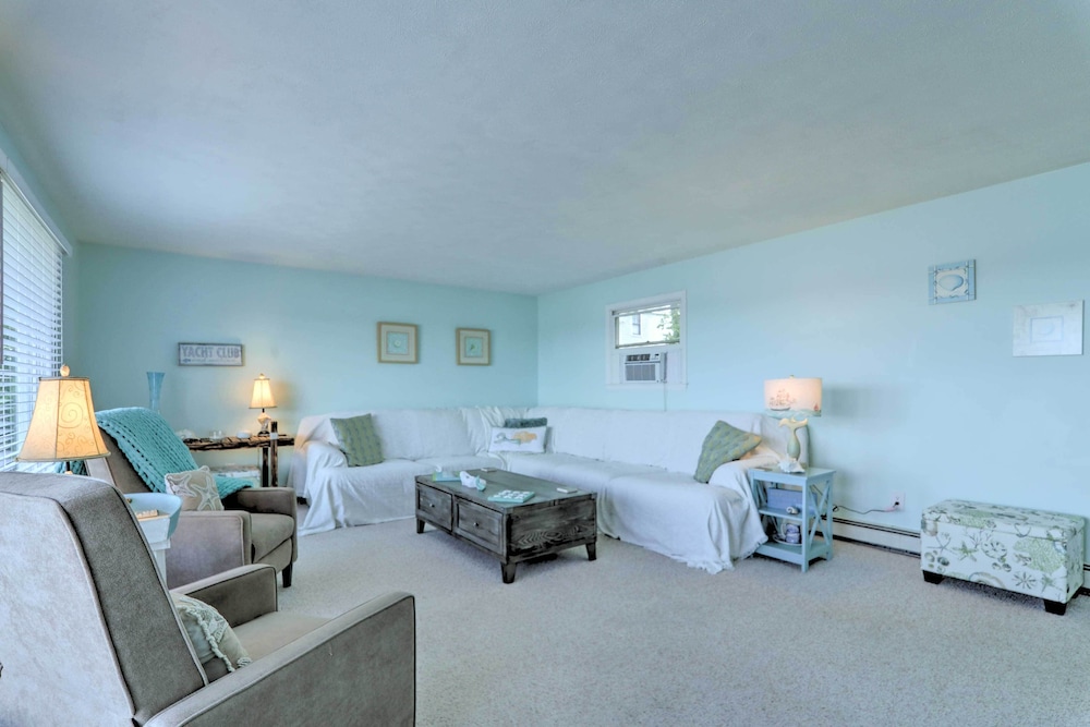 Bayfront Wareham Retreat w/ Private Beach!