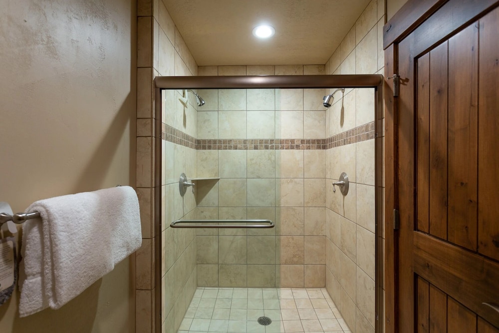 Queen Esther at Deer Valley Resort - Three Bedroom Condo with Hot Tub #2358 3 Condo