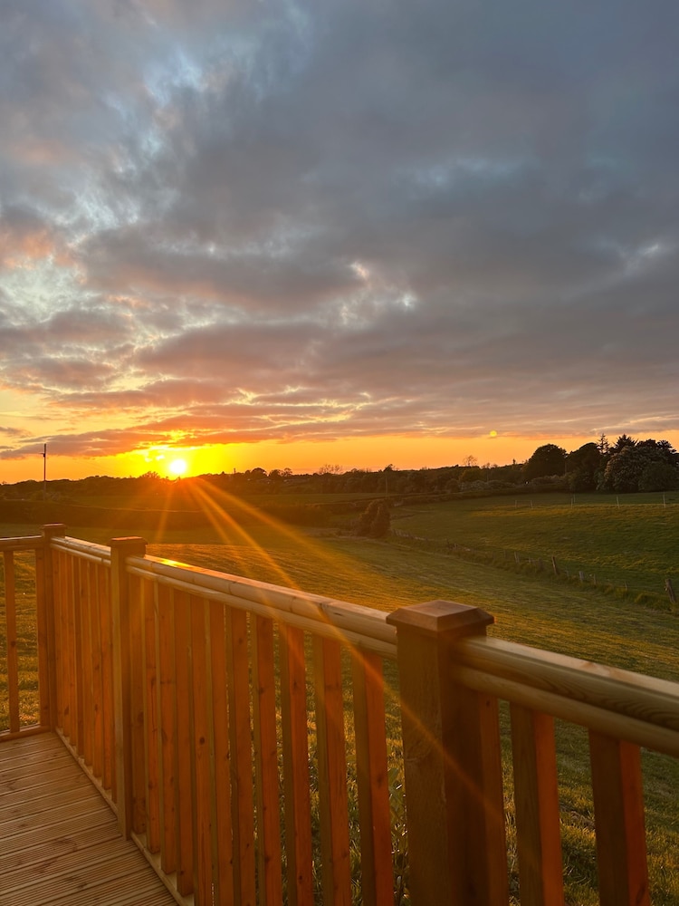 Fernlea Luxury Shepherds Hut - Sleeps 2 & Hot Tub