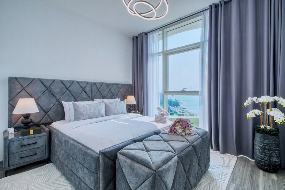 GLOBALSTAY. Azizi Royal Bay Apartments