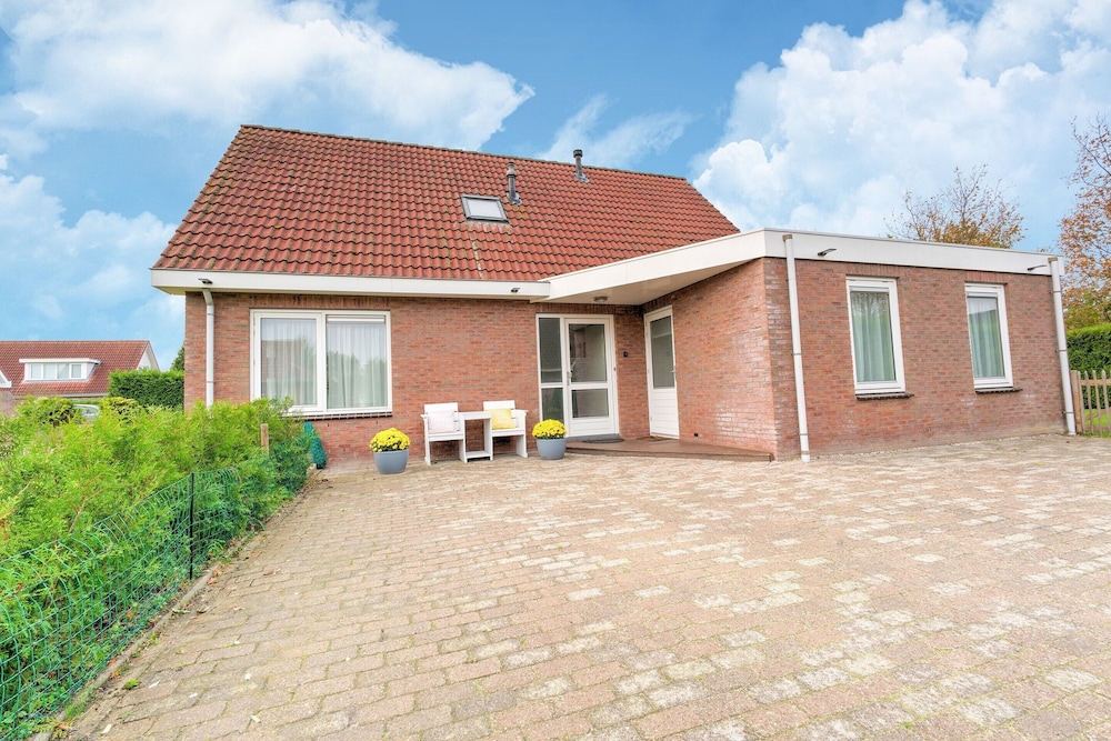 Captivating Holiday Home in Zeewolde near Forest view 4