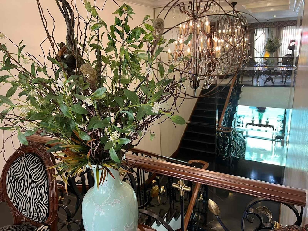 Townhouse OAK Makati Manila Near PNR Pasay Evangelista formerly VIP Suites