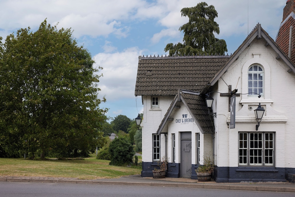 Cross Roads Hotel by Chef and Brewer Collection