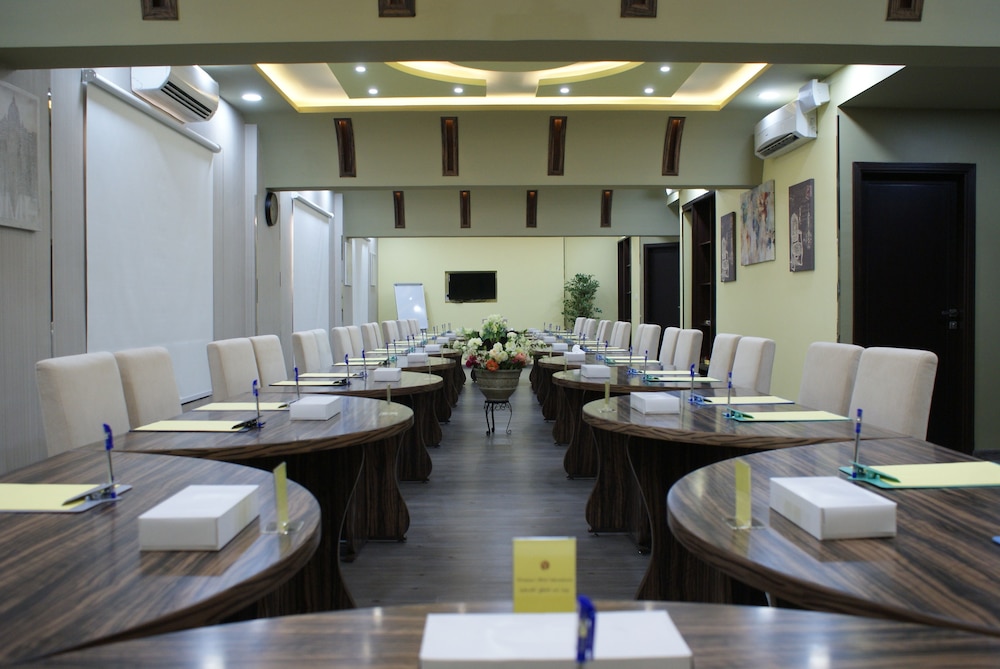 meeting & event spaces
