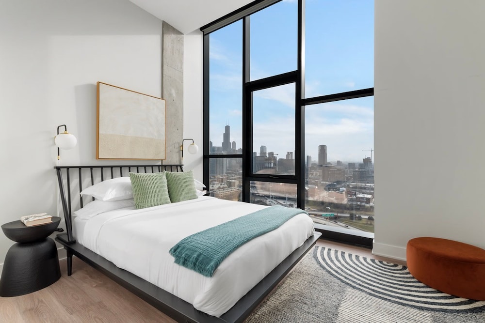 Skyline Penthouse Duo 6 Bedrooms for Large Groups