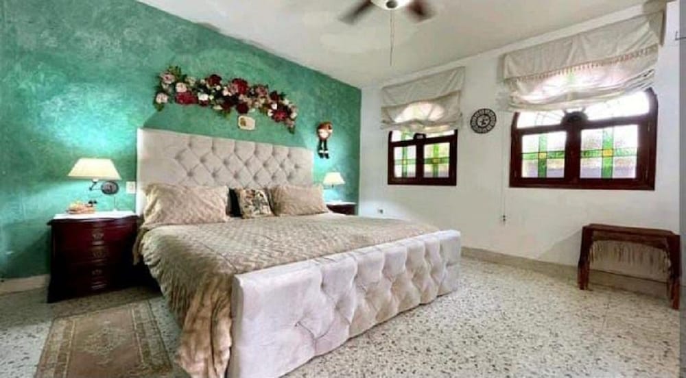 8MG-1 MANSION EN CARTAGENA CERCA AL MAR view 2